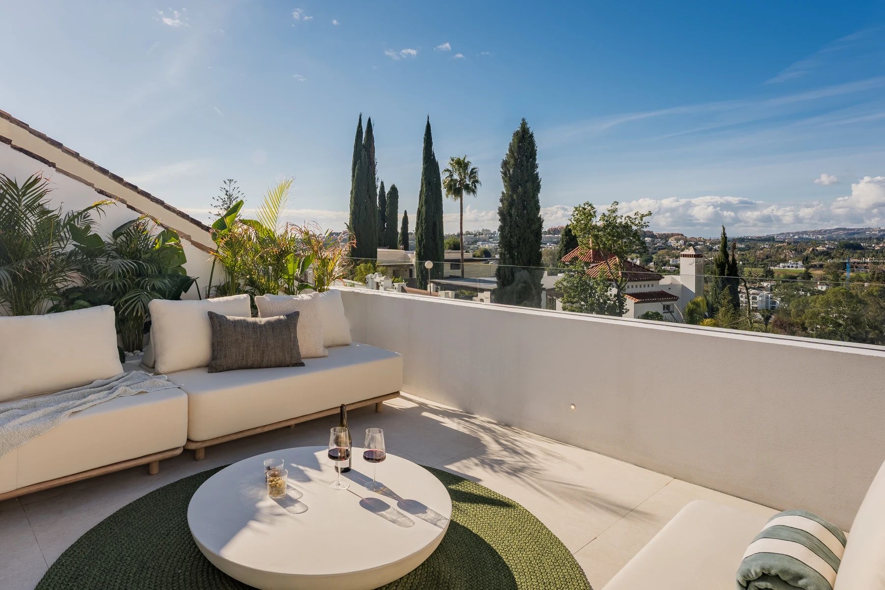 Rooftop lounge with views towards the mountains — Casa Suma, Nueva Andalucía