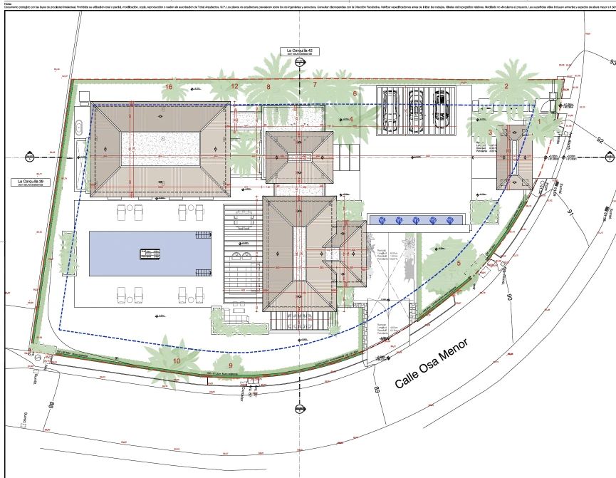 Detailed site plan showing the villa layout, pool and driveway — La Cerquilla 41, Nueva Andalucía