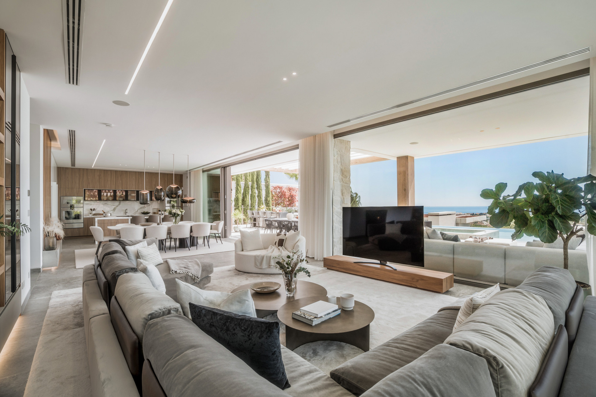 Living room with expansive windows and sea views — The Hills 10, La Quinta